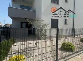 Ferienwohnung mit Garten, 90 Meter vom Strand entfernt